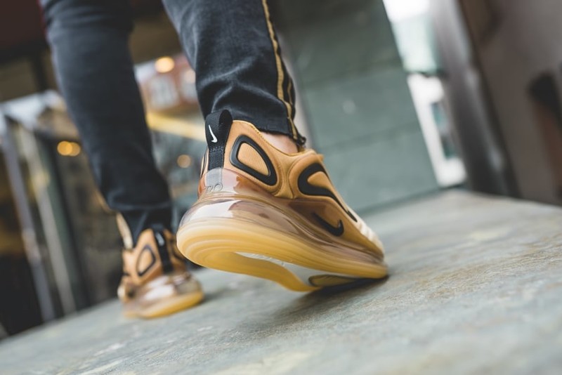 Air max 720 store gold on feet